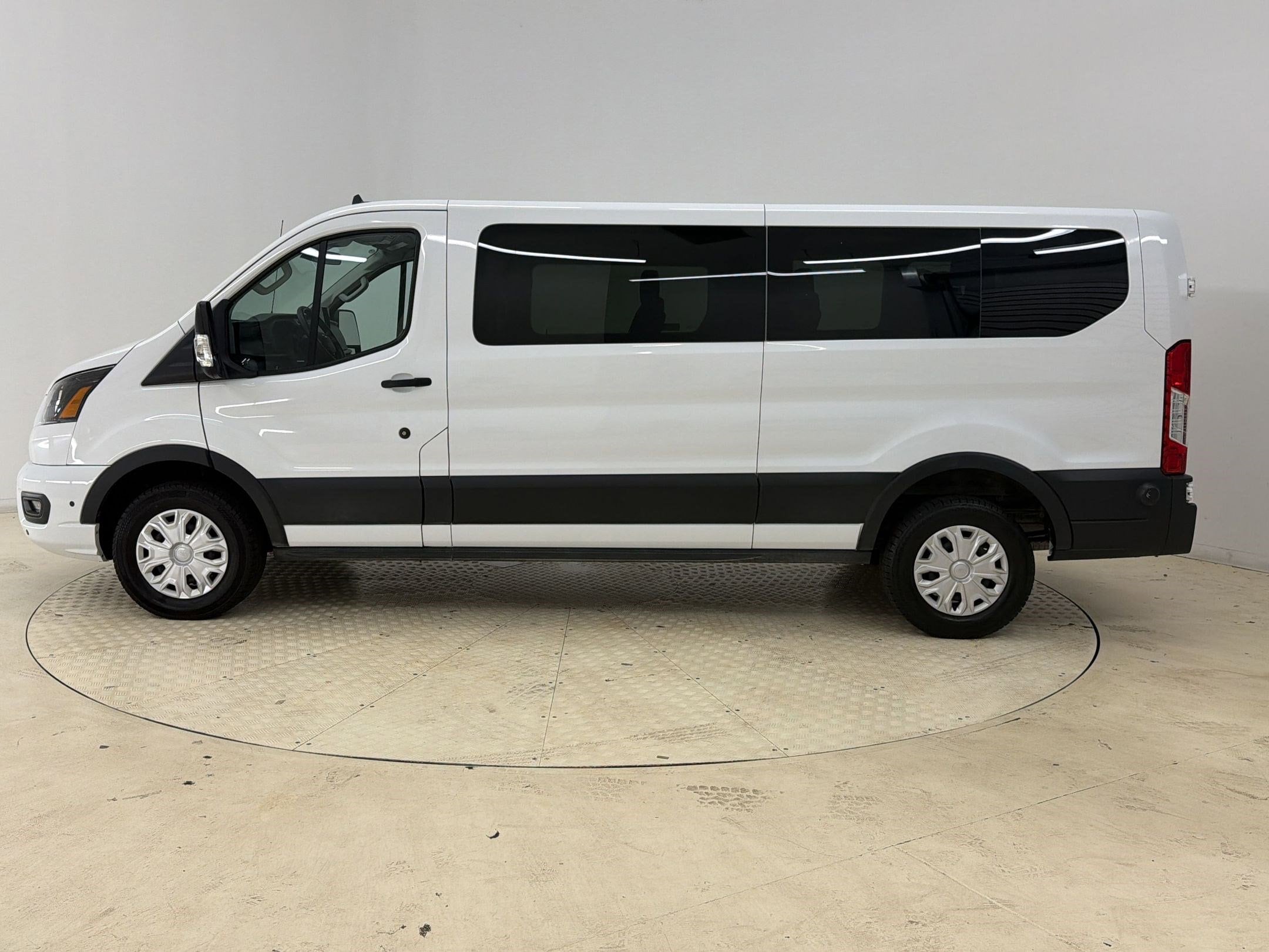 Transit-350 Passenger XLT Wagon Low Roof Van