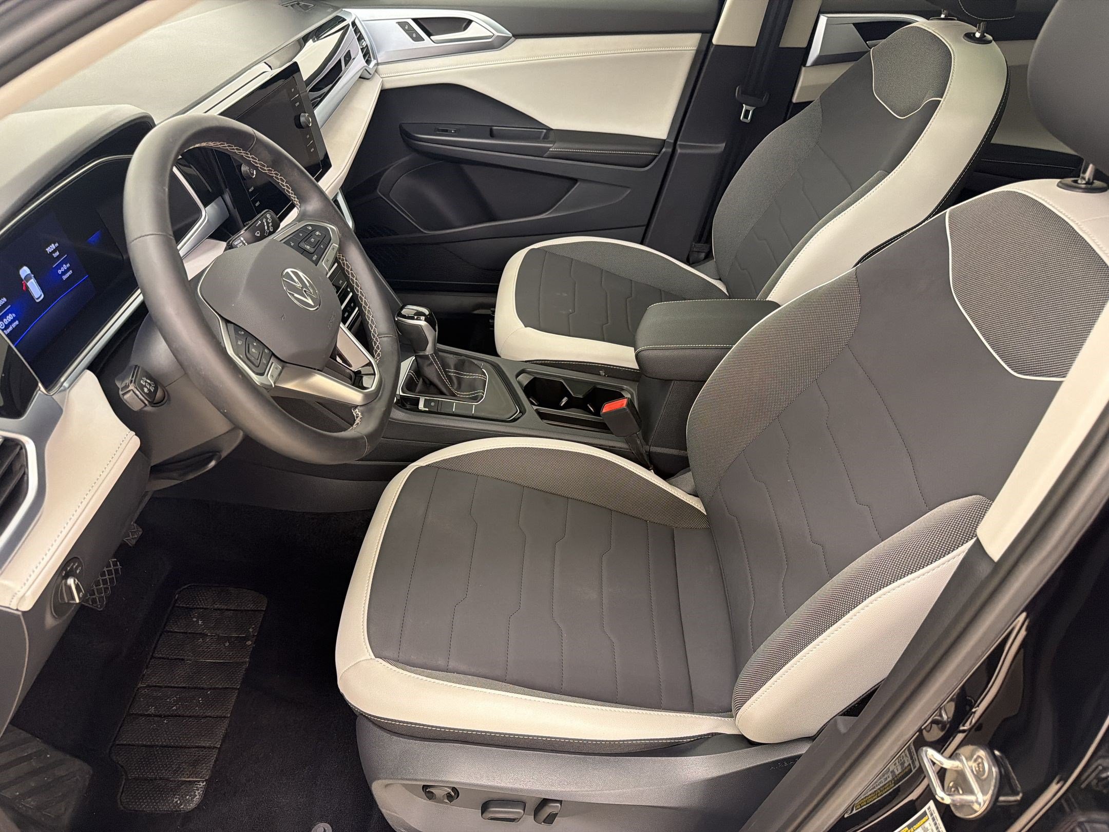 Taos SE SUV