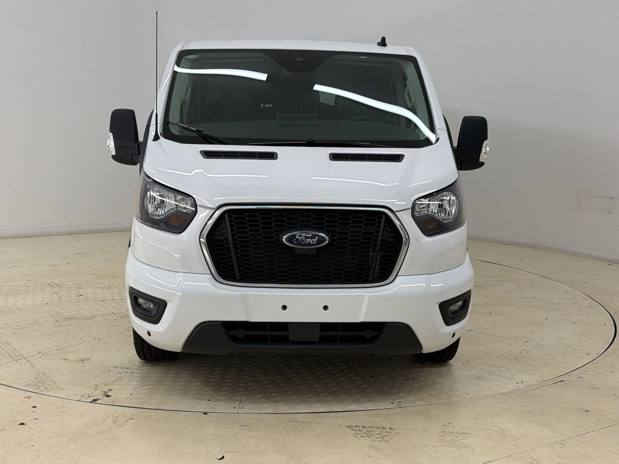 Transit-350 Passenger XLT Wagon Low Roof Van