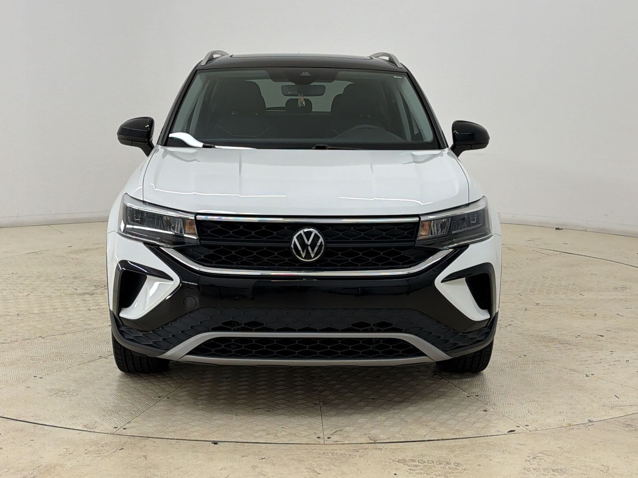 Taos SE SUV