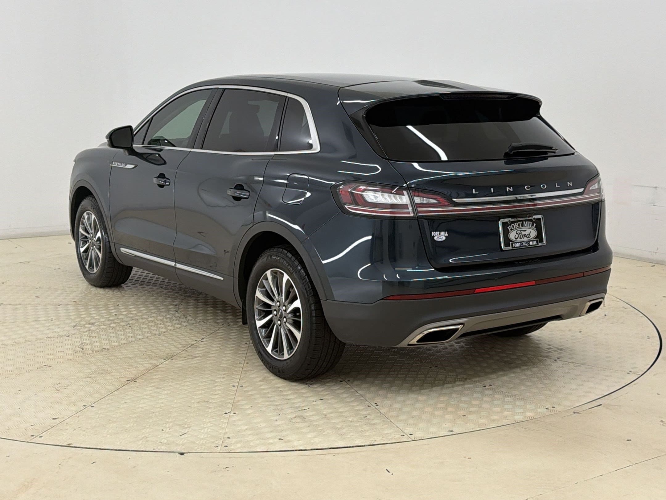 Nautilus Standard SUV