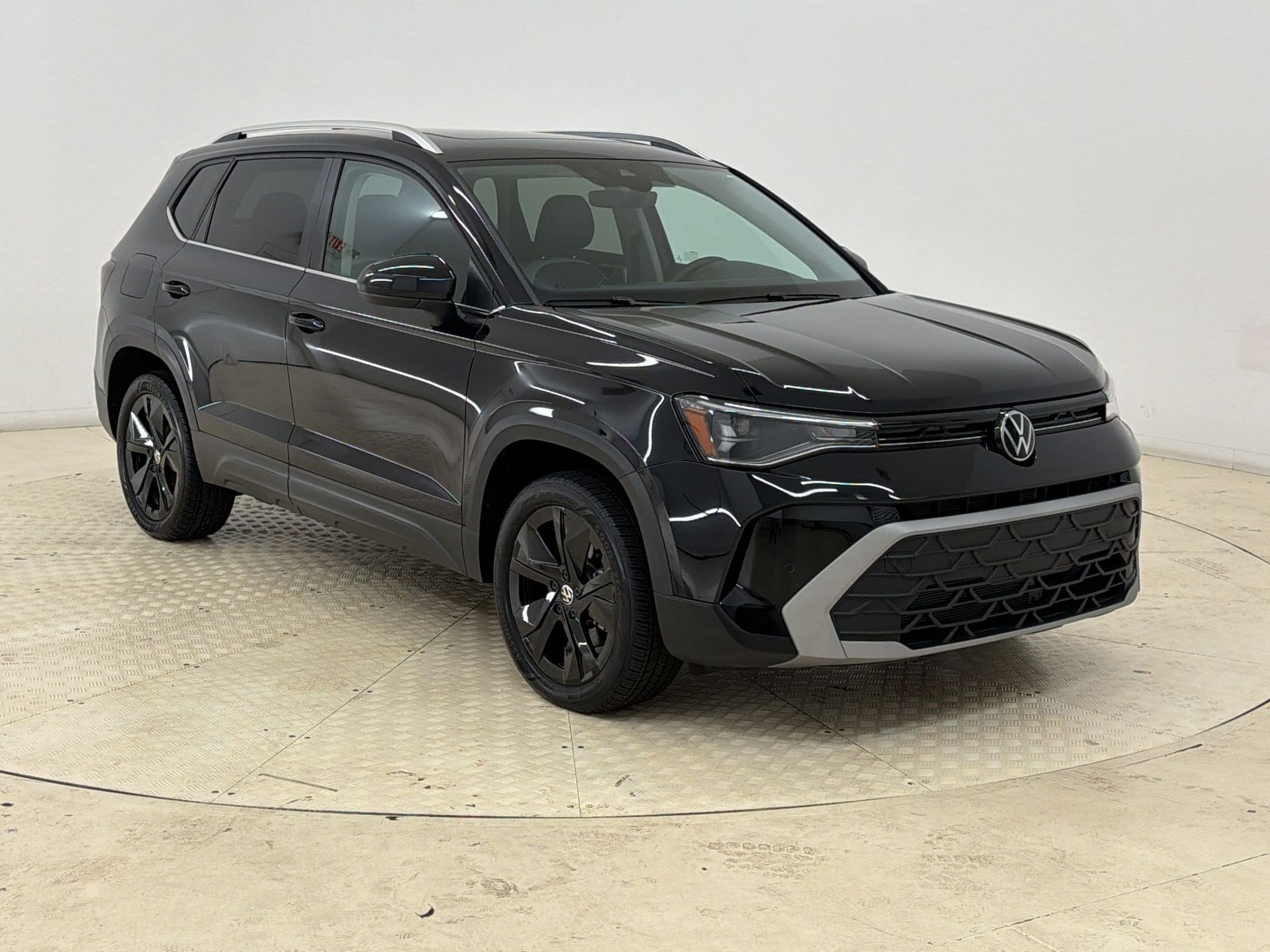 Taos SE SUV