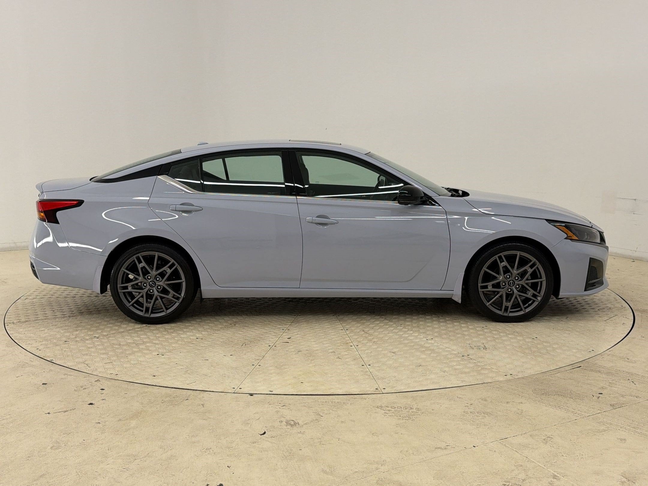 Altima 2.0 SR Sedan