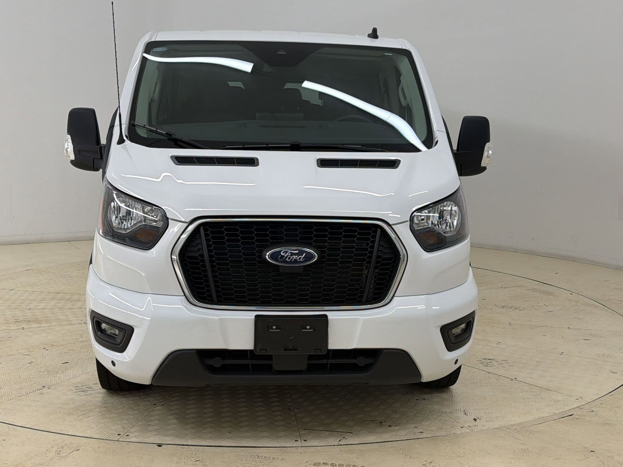 Transit-350 Passenger XLT Wagon Low Roof Van