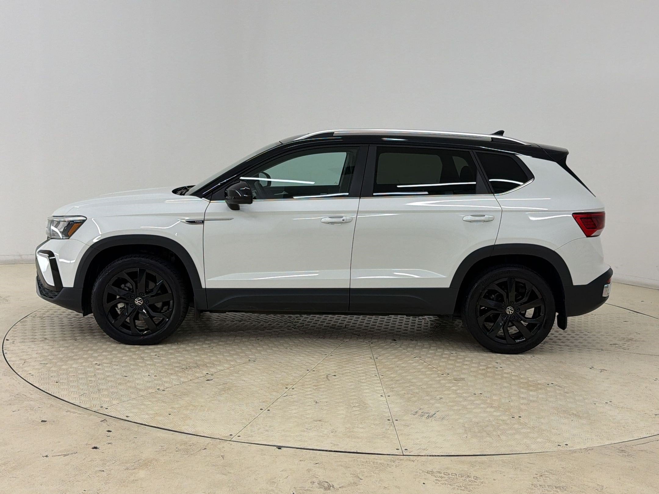 Taos SE SUV