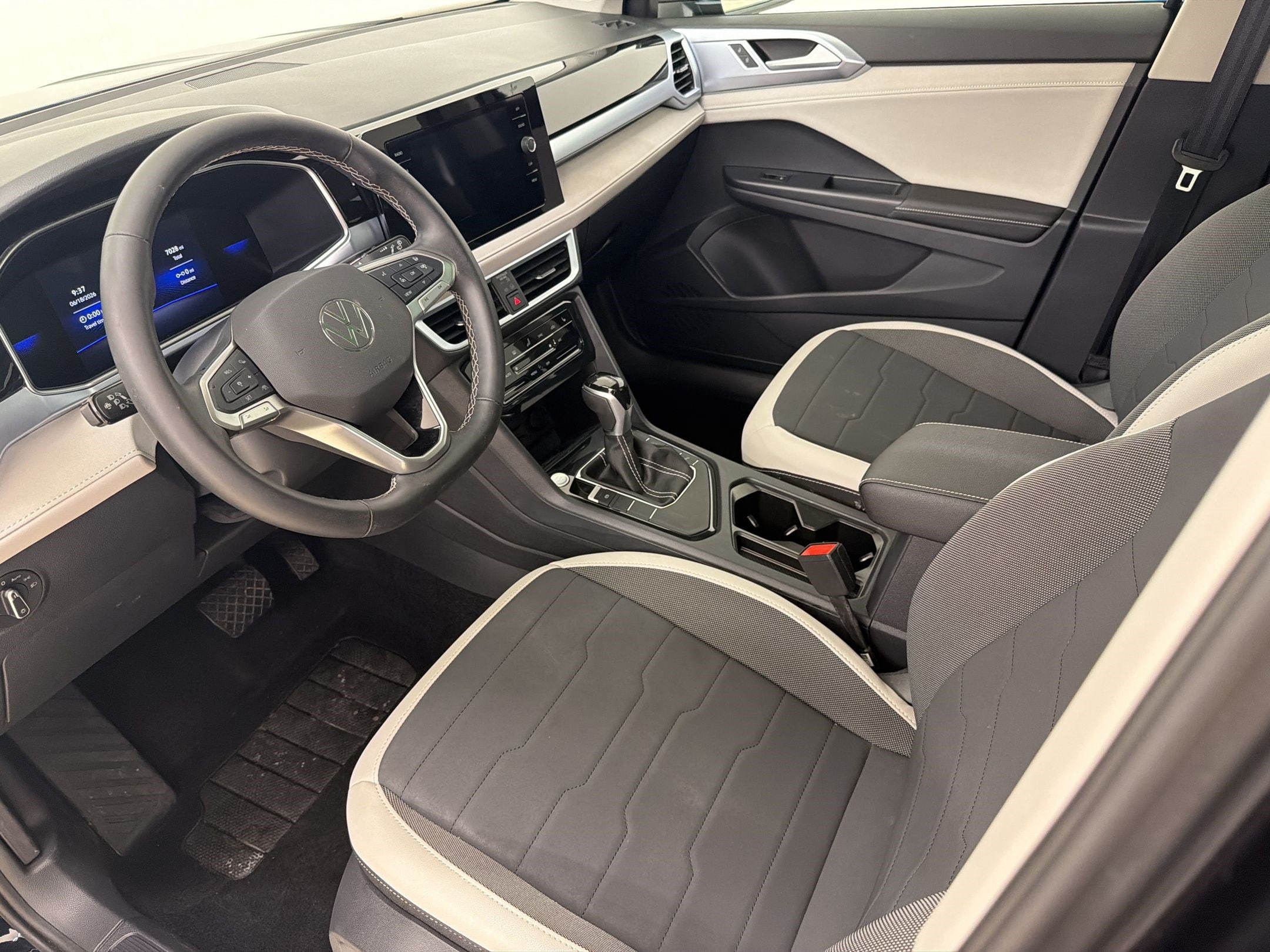 Taos SE SUV