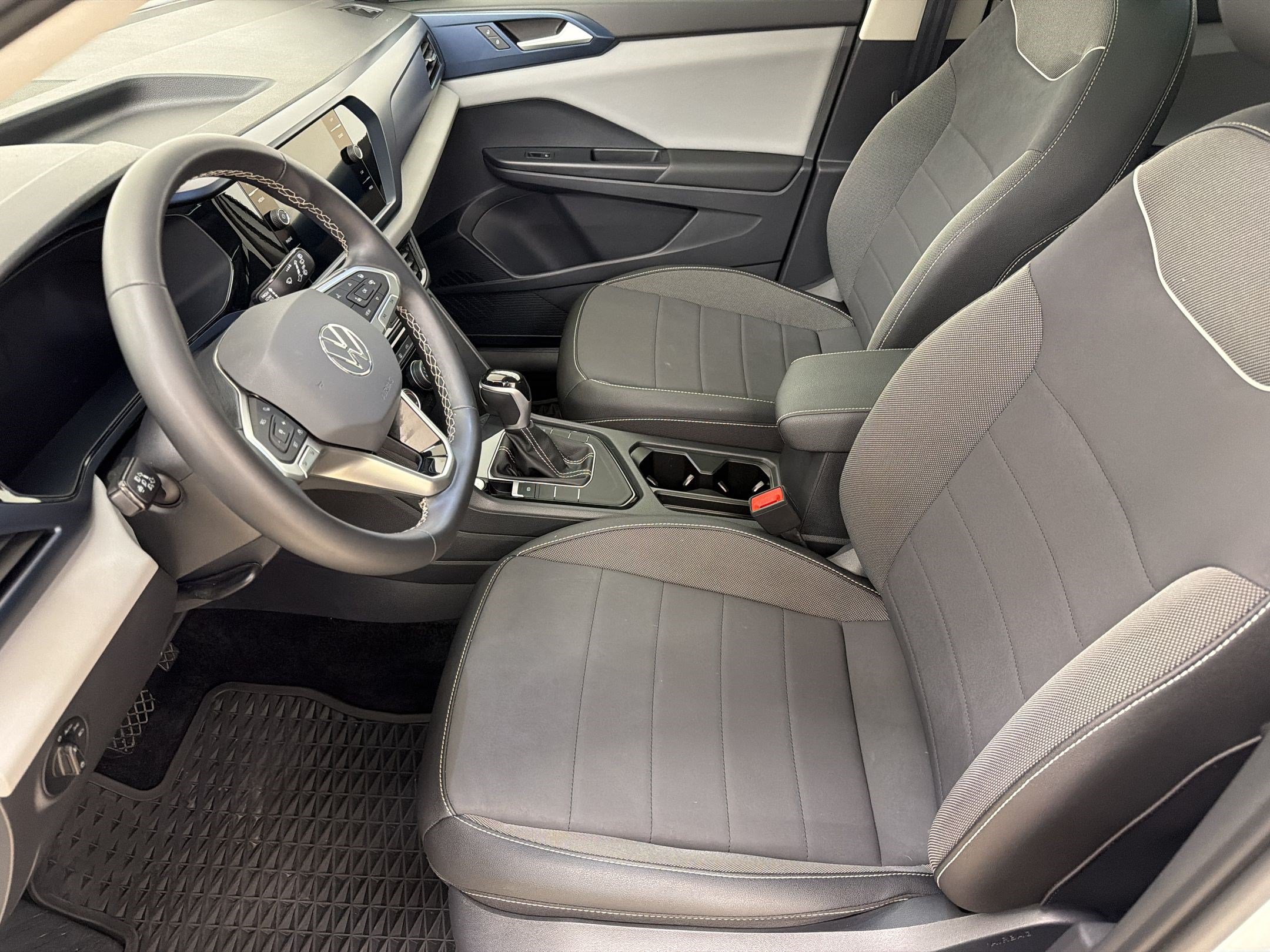 Taos SE SUV