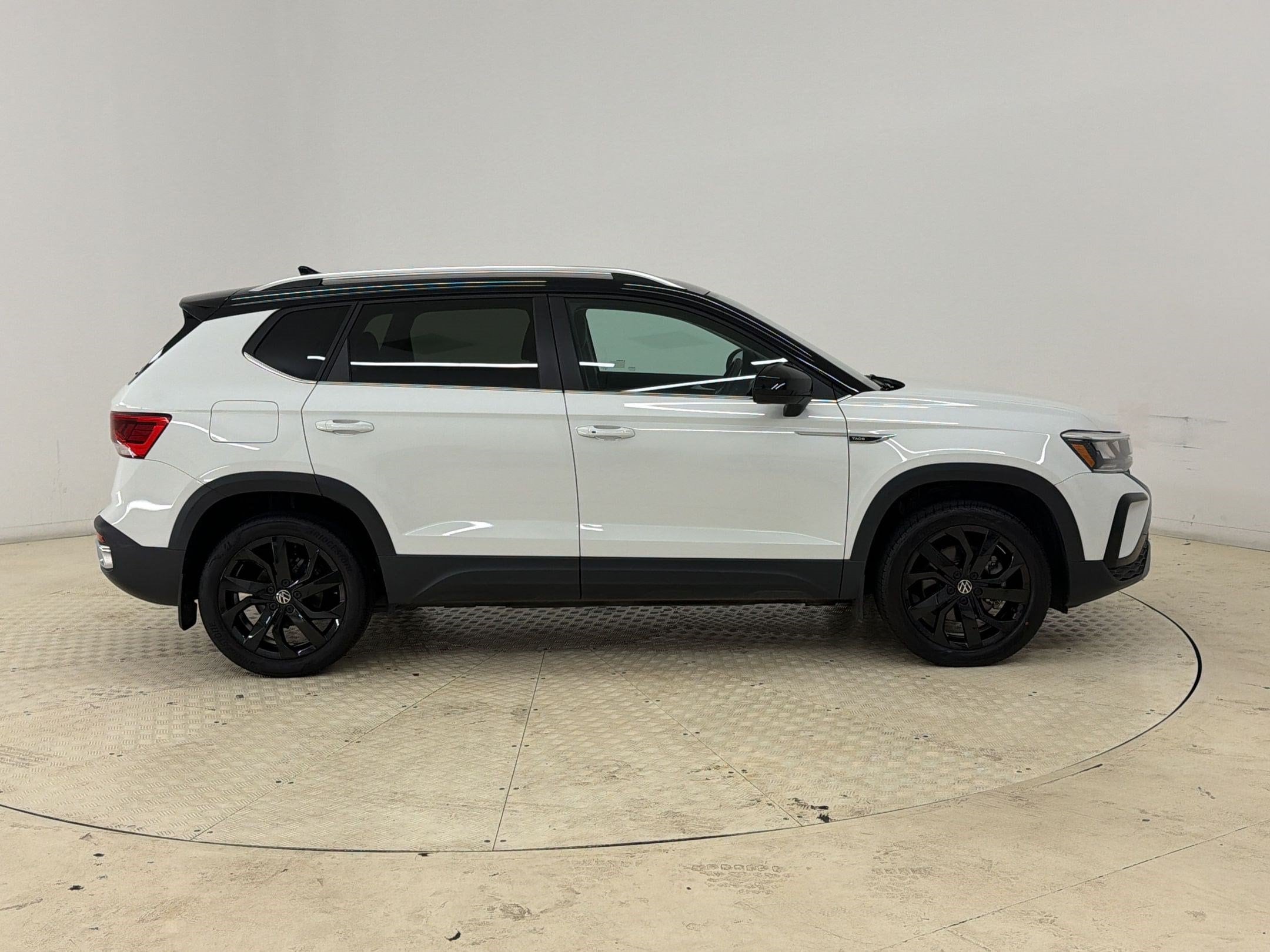 Taos SE SUV