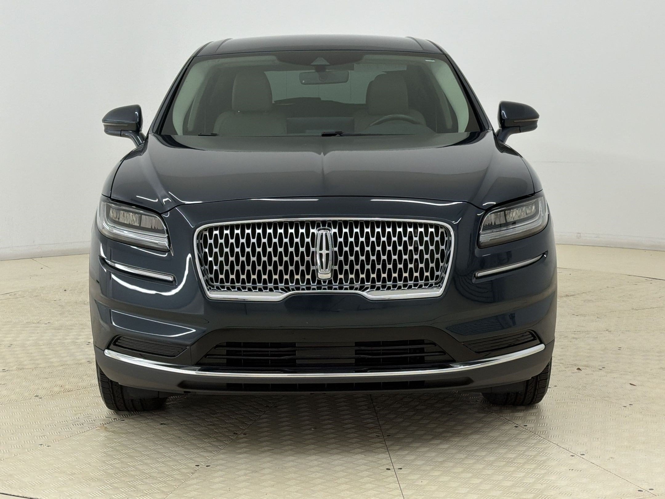 Nautilus Standard SUV