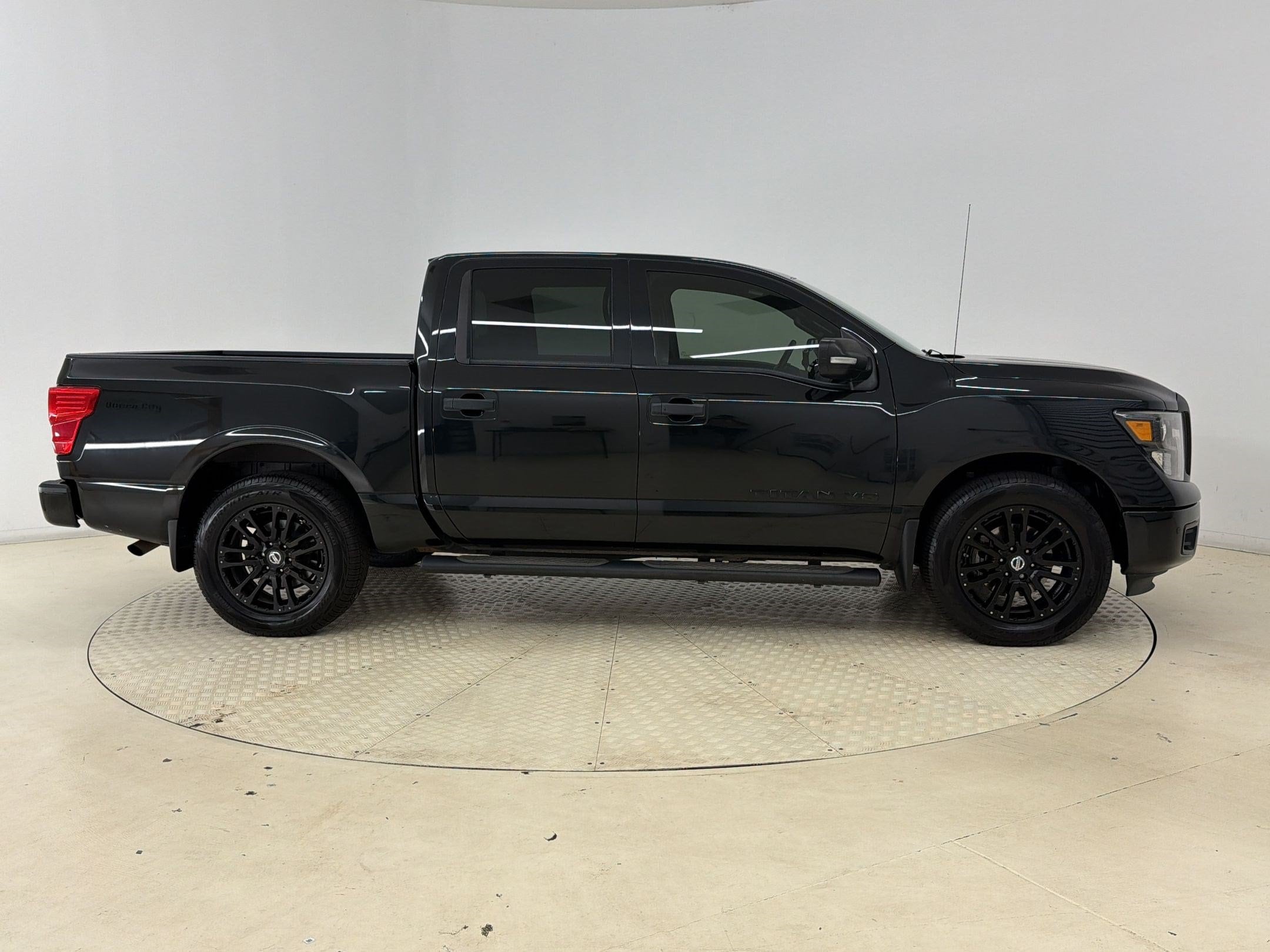 Titan SV Truck Crew Cab