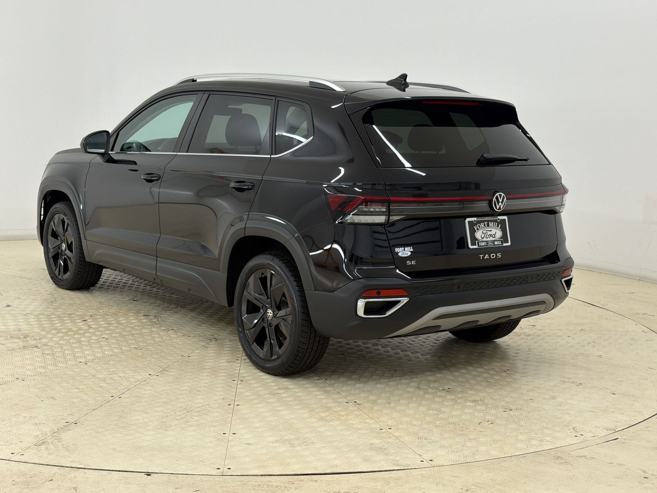 Taos SE SUV
