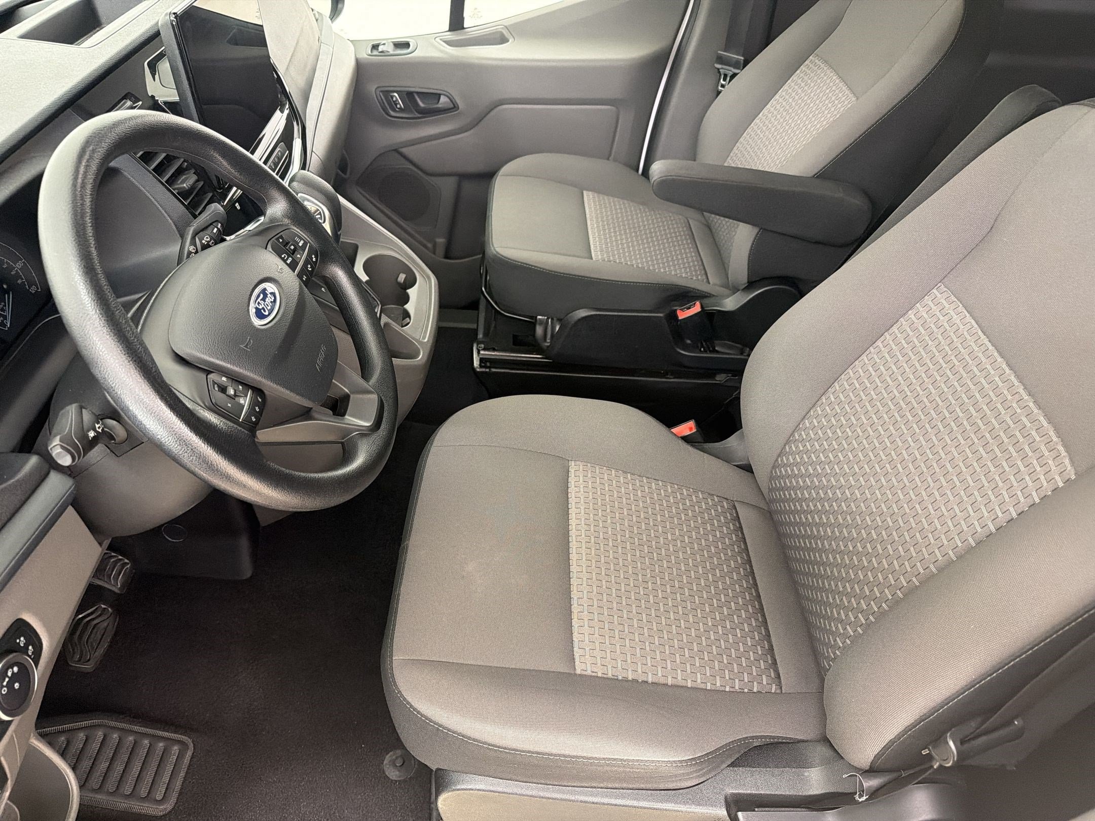 Transit-350 Passenger XLT Wagon Low Roof Van