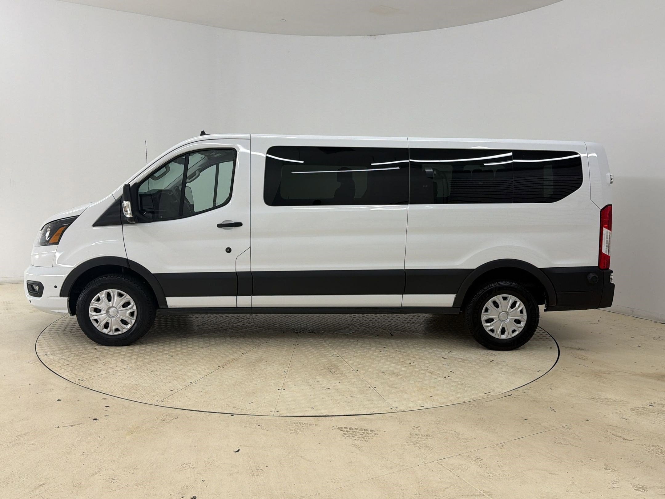 Transit-350 Passenger XLT Wagon Low Roof Van