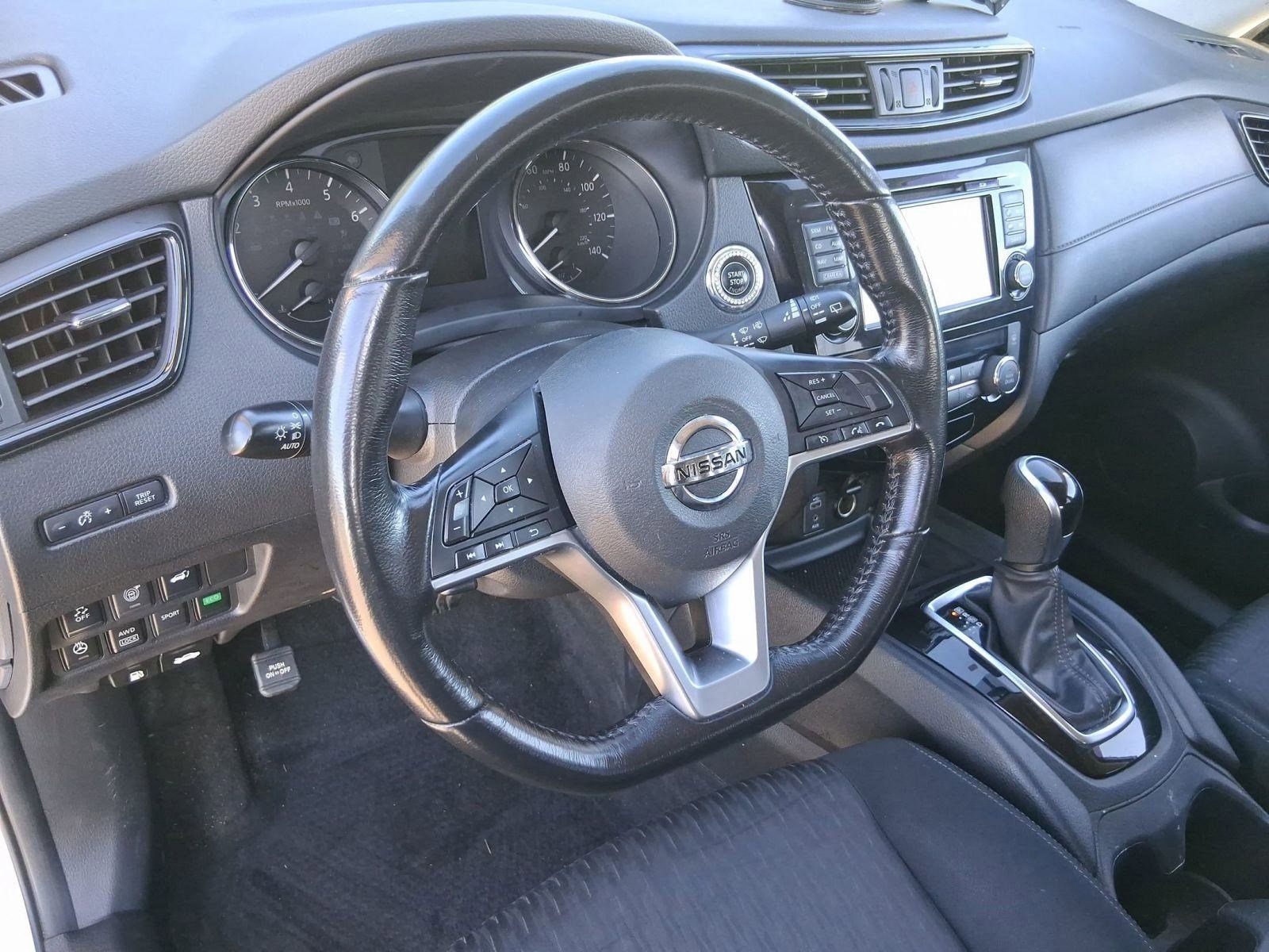 2017 Nissan Rogue SV photo 4