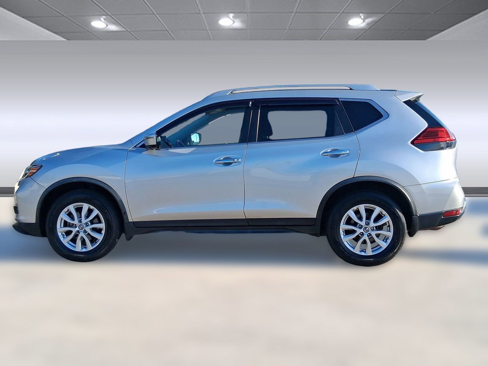 2017 Nissan Rogue SV photo 2