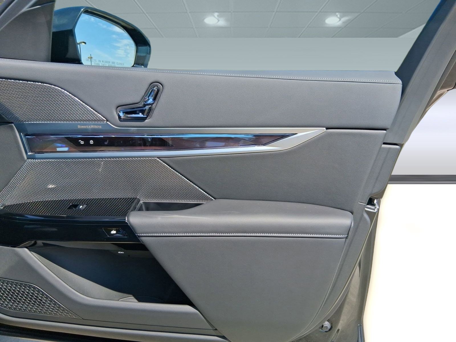 2026 BMW 7 Series 750e - Photo 30