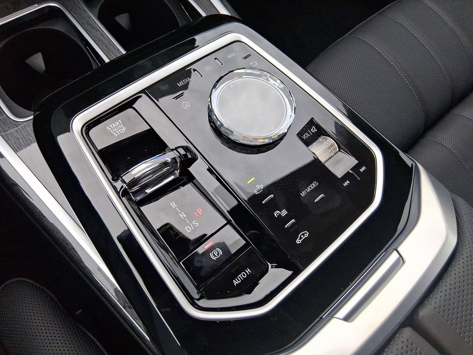 2026 BMW 7 Series 750e - Photo 18