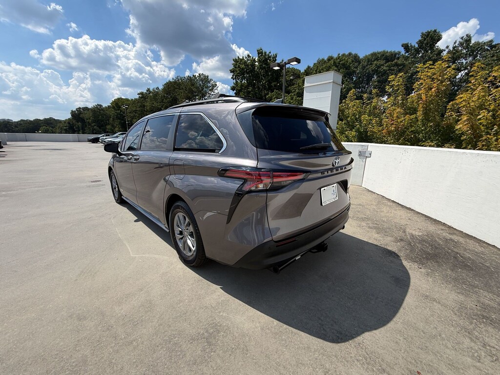 Used 2021 Toyota Sienna XLE 8 Passenger Van