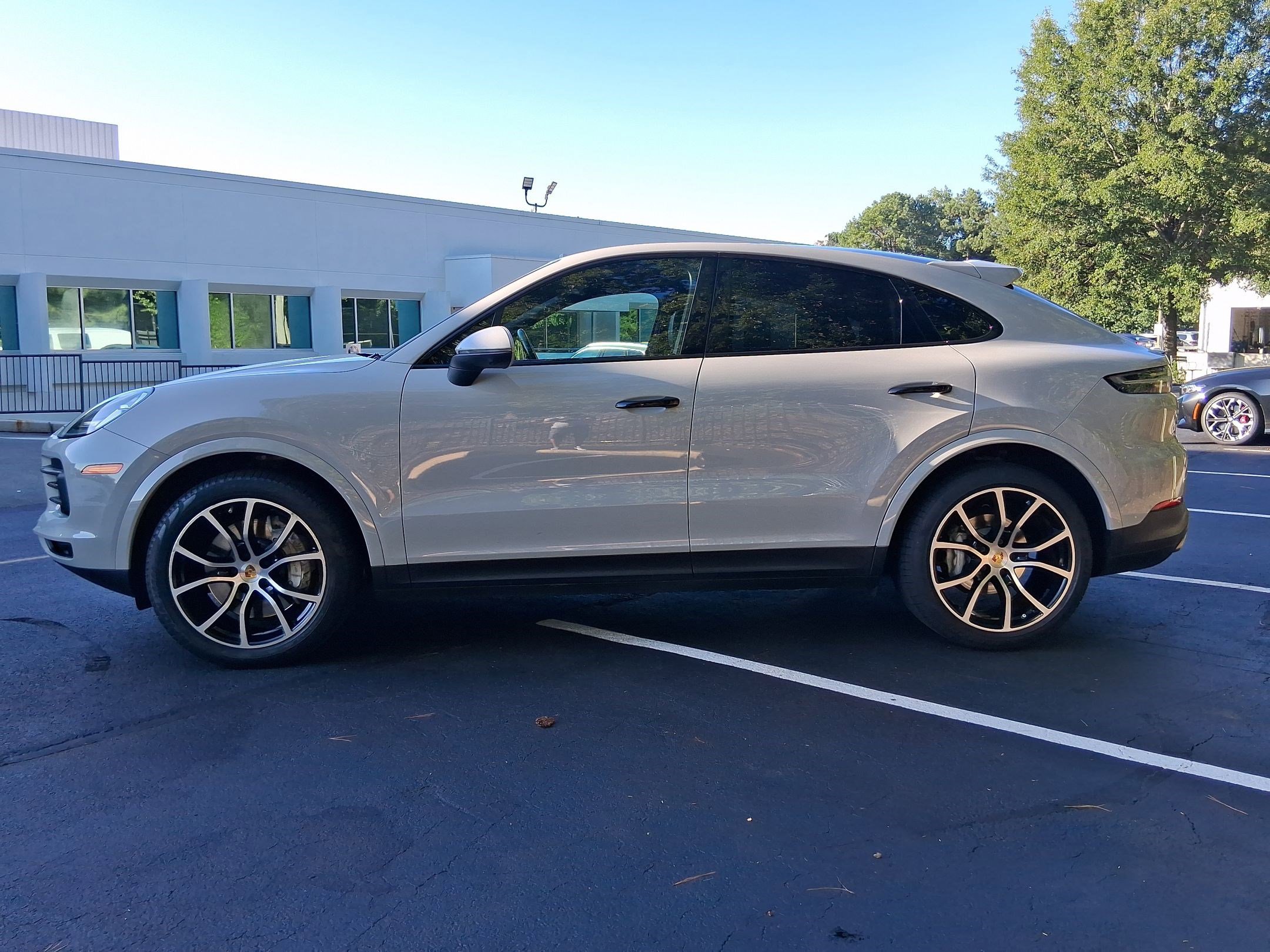 2021 Porsche Cayenne Coupe photo 2