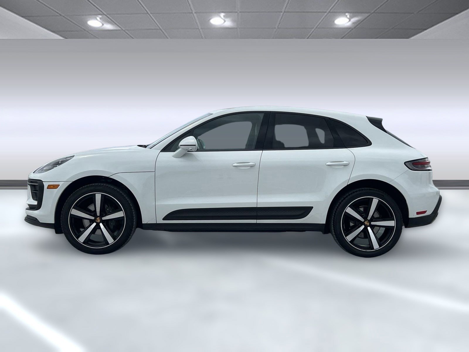2023 Porsche Macan T photo 2