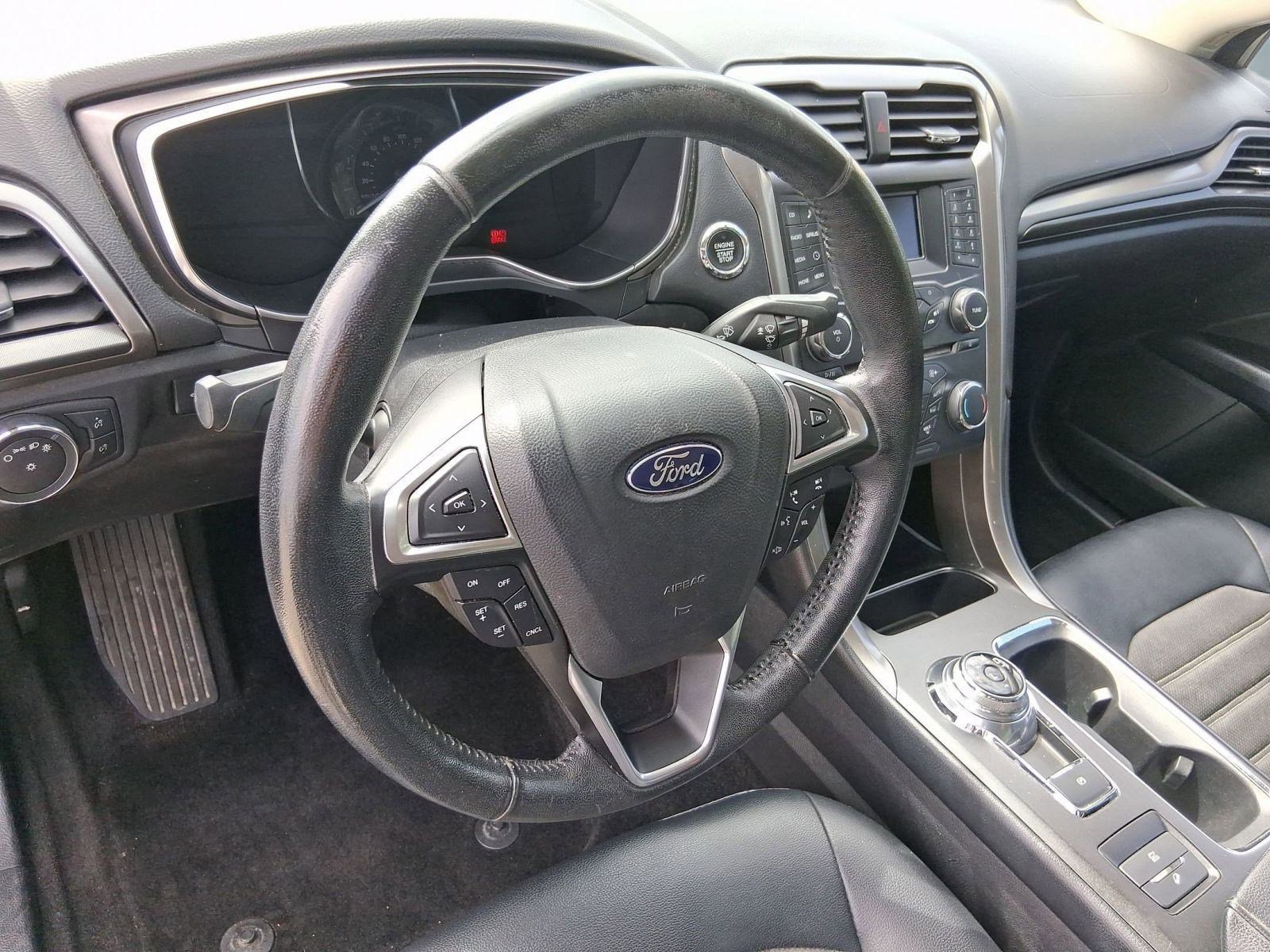 2017 Ford Fusion Hybrid SE photo 2