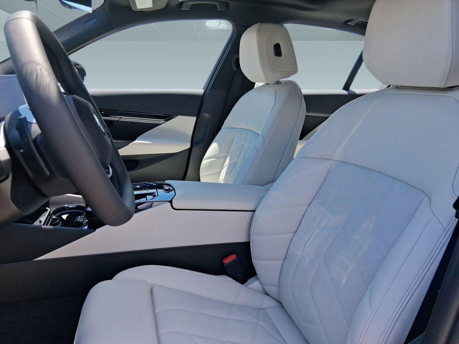 2026 BMW 5 Series 530i - Photo 22