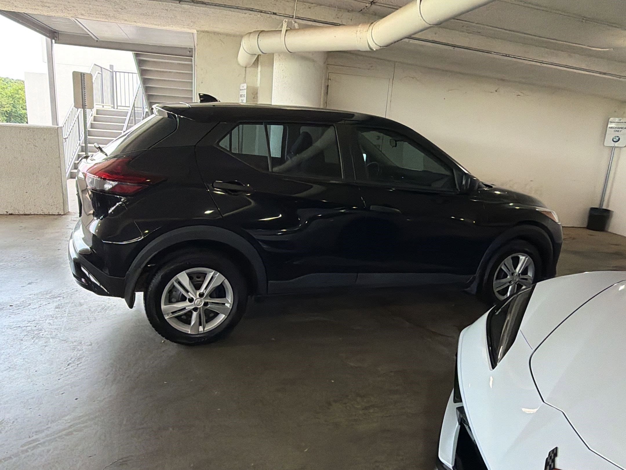 Kicks S SUV
