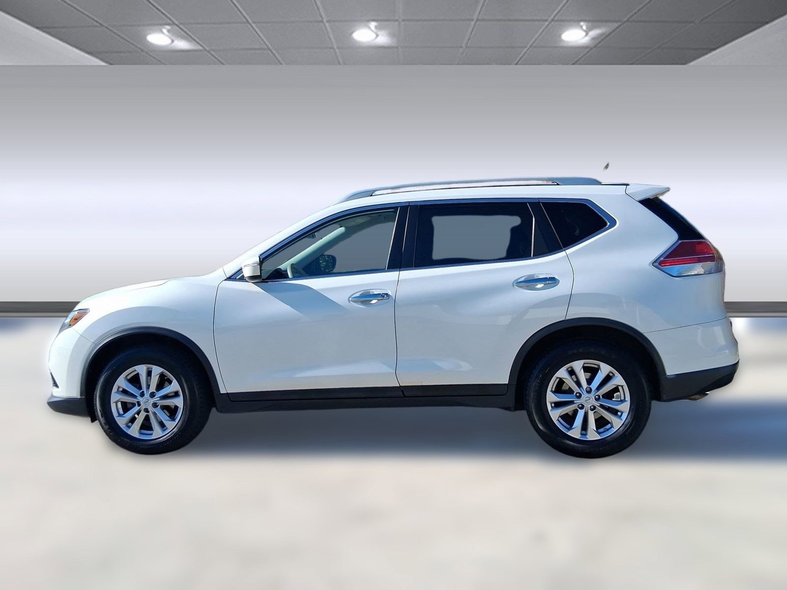 Used 2014 Nissan Rogue SV with VIN 5N1AT2MT5EC752516 for sale in Atlanta, GA