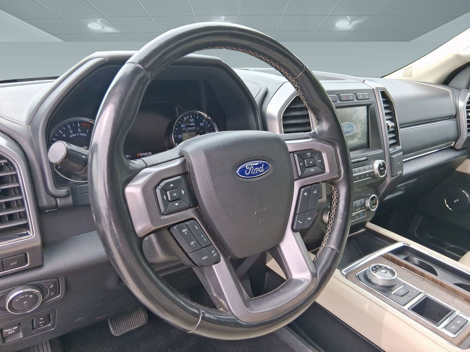 2019 Ford Expedition MAX Platinum photo 4