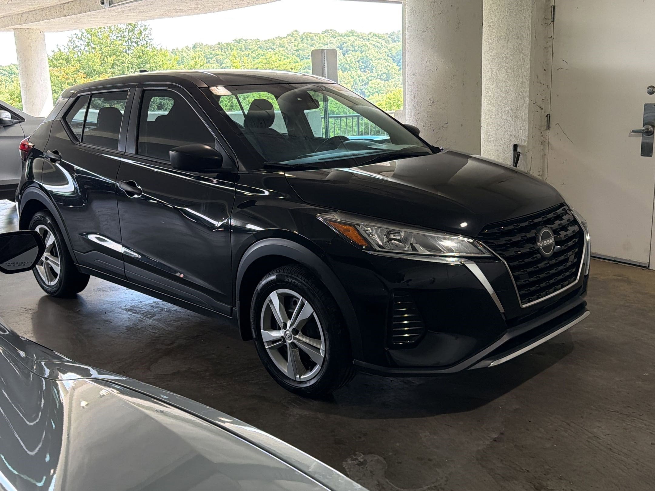 Kicks S SUV