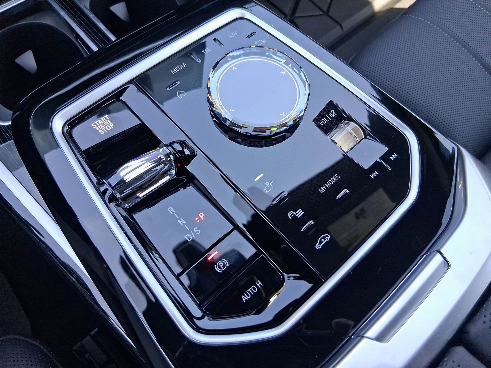 2026 BMW 7 Series 750e - Photo 16