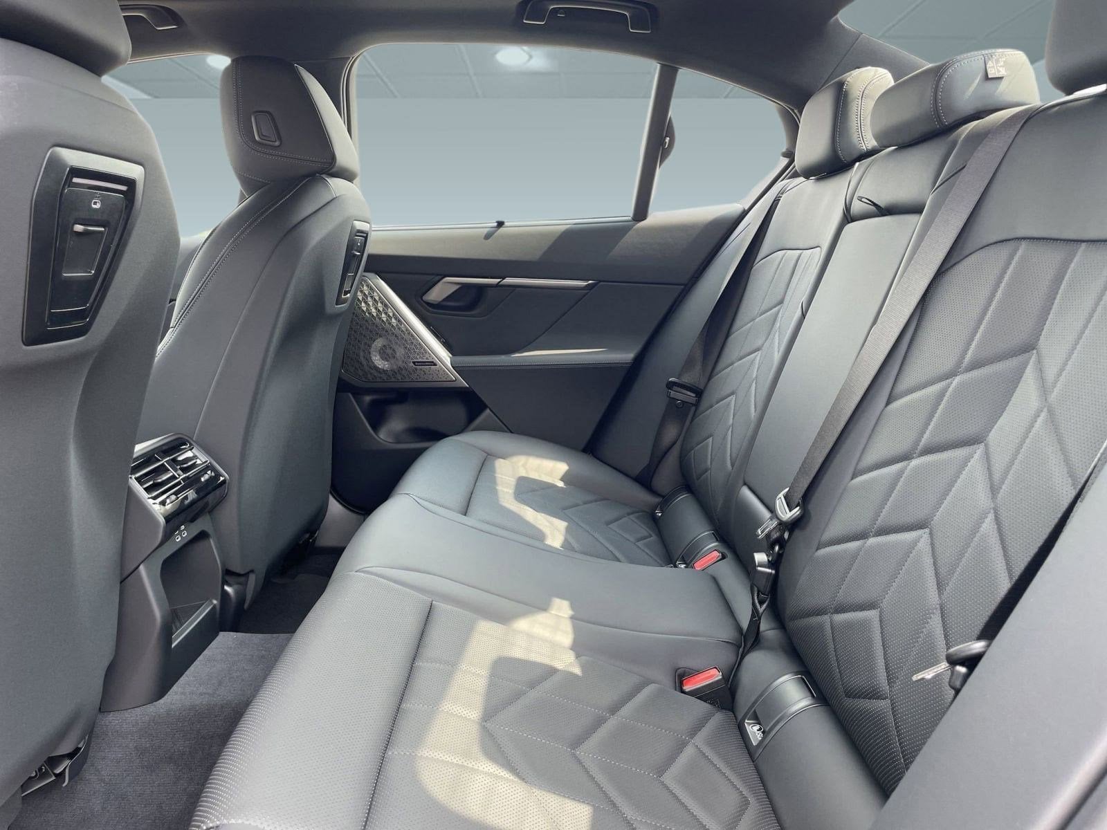 2026 BMW 5 Series 530i - Photo 28