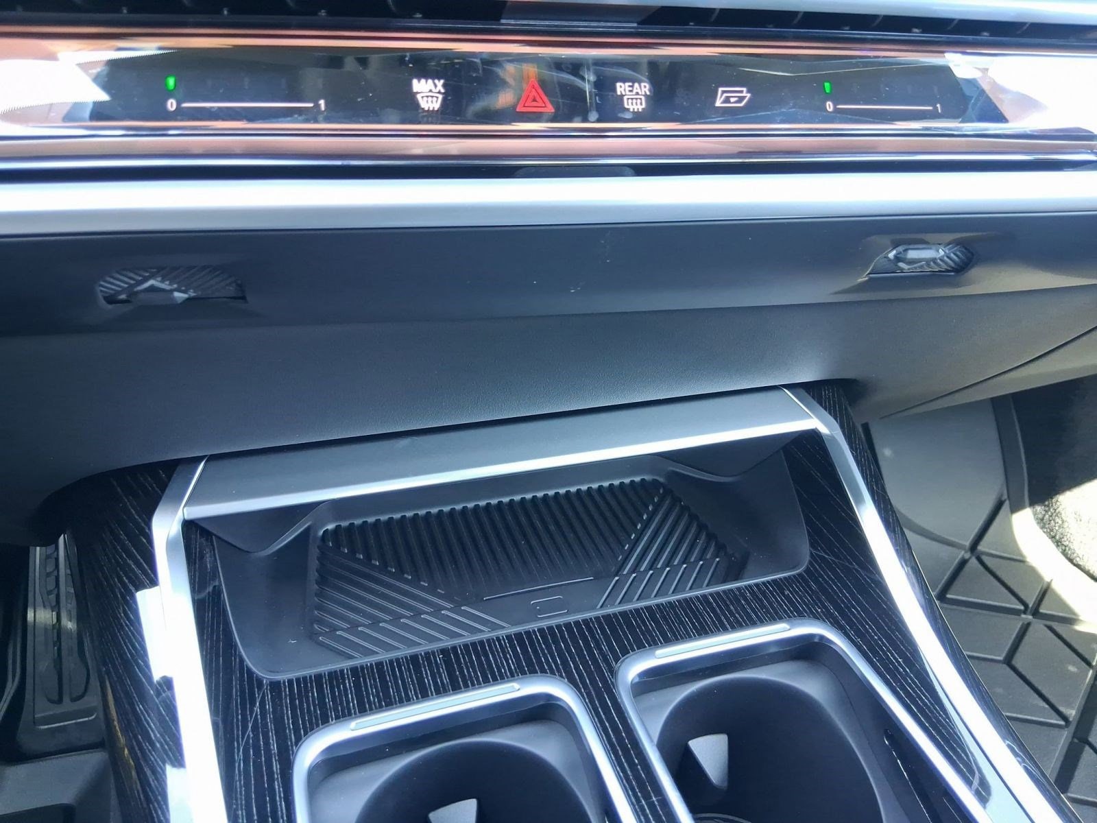 2026 BMW 7 Series 750e - Photo 25