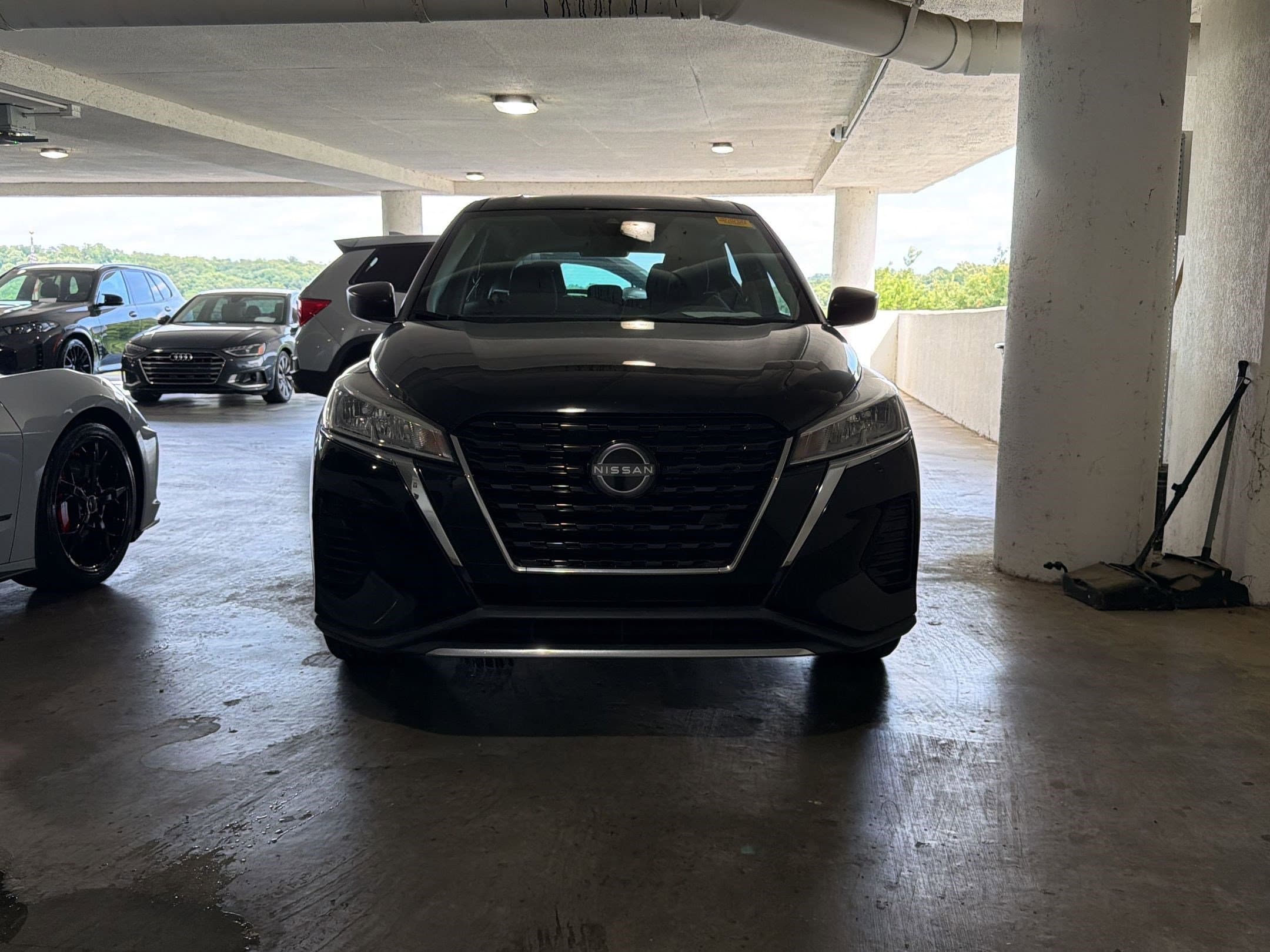 Kicks S SUV