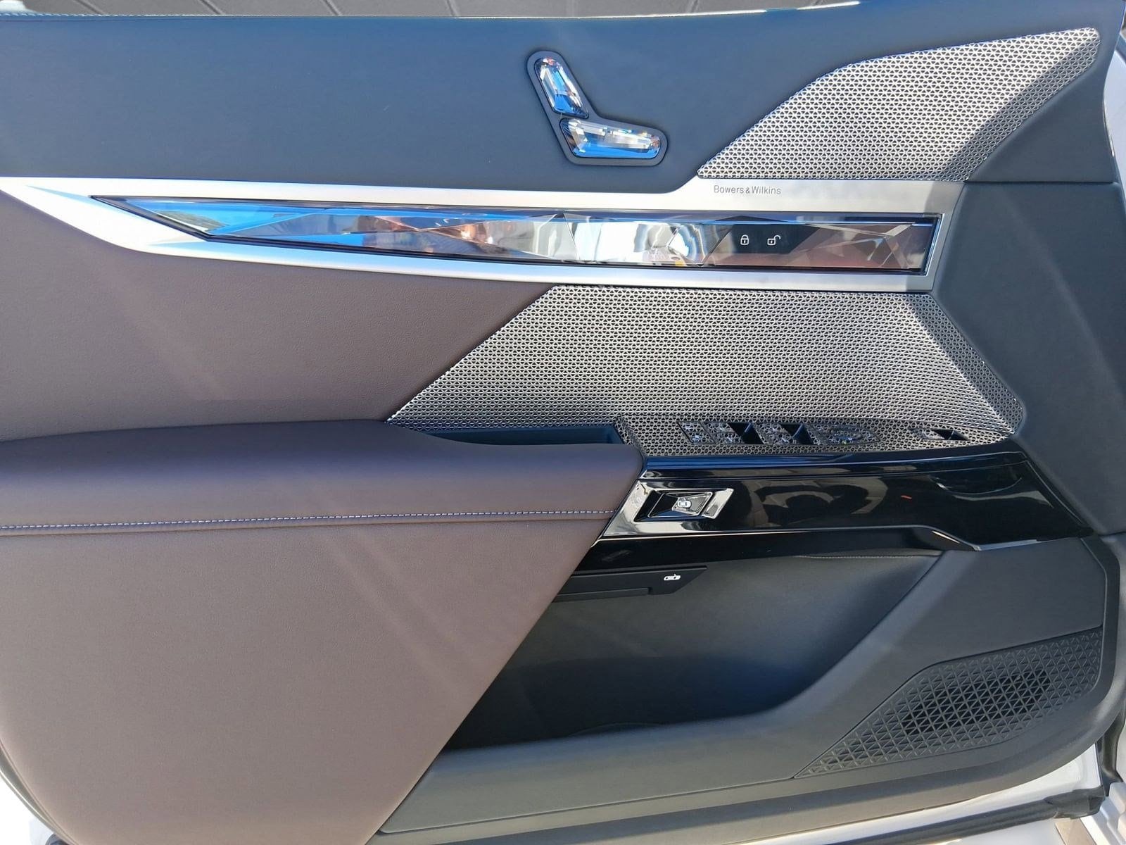 2026 BMW 7 Series 750e - Photo 20