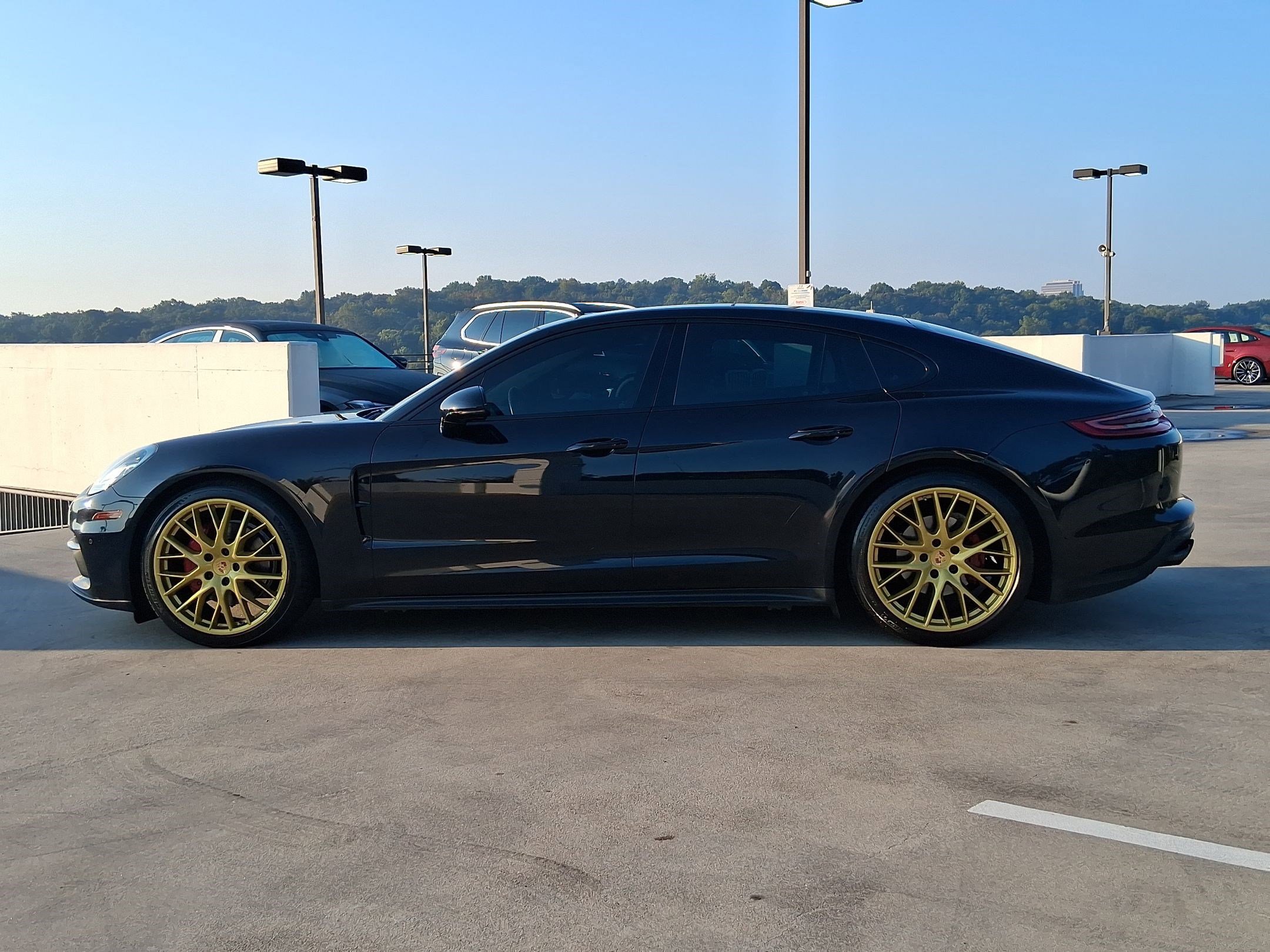 2018 Porsche Panamera Base 4 photo 2