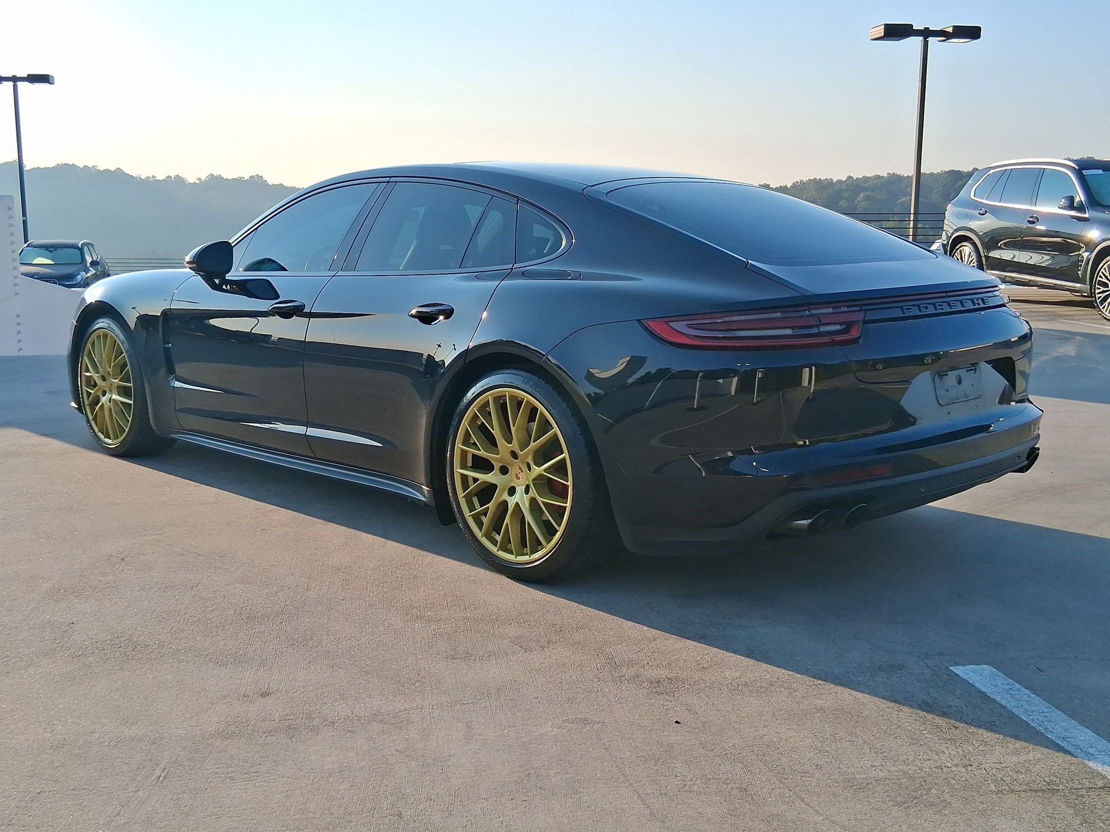 2018 Porsche Panamera Base 4 photo 3