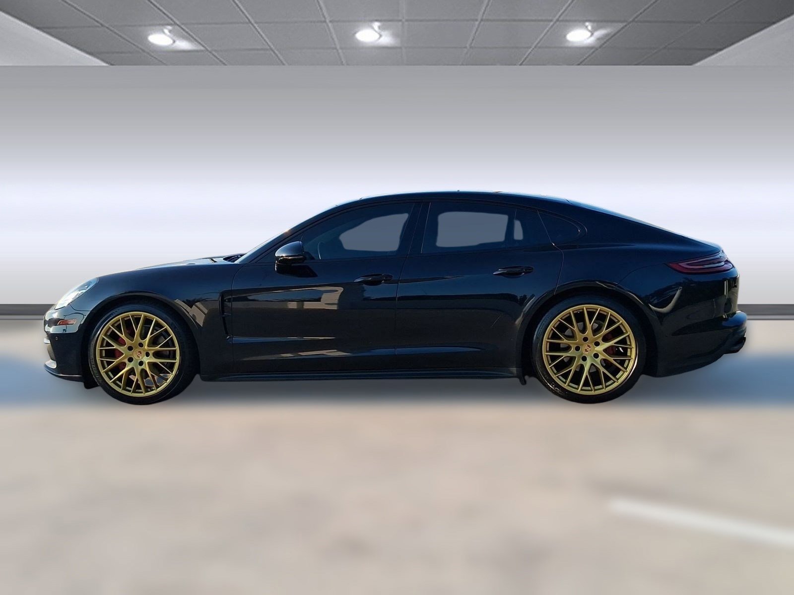 2018 Porsche Panamera Base 4 photo 2