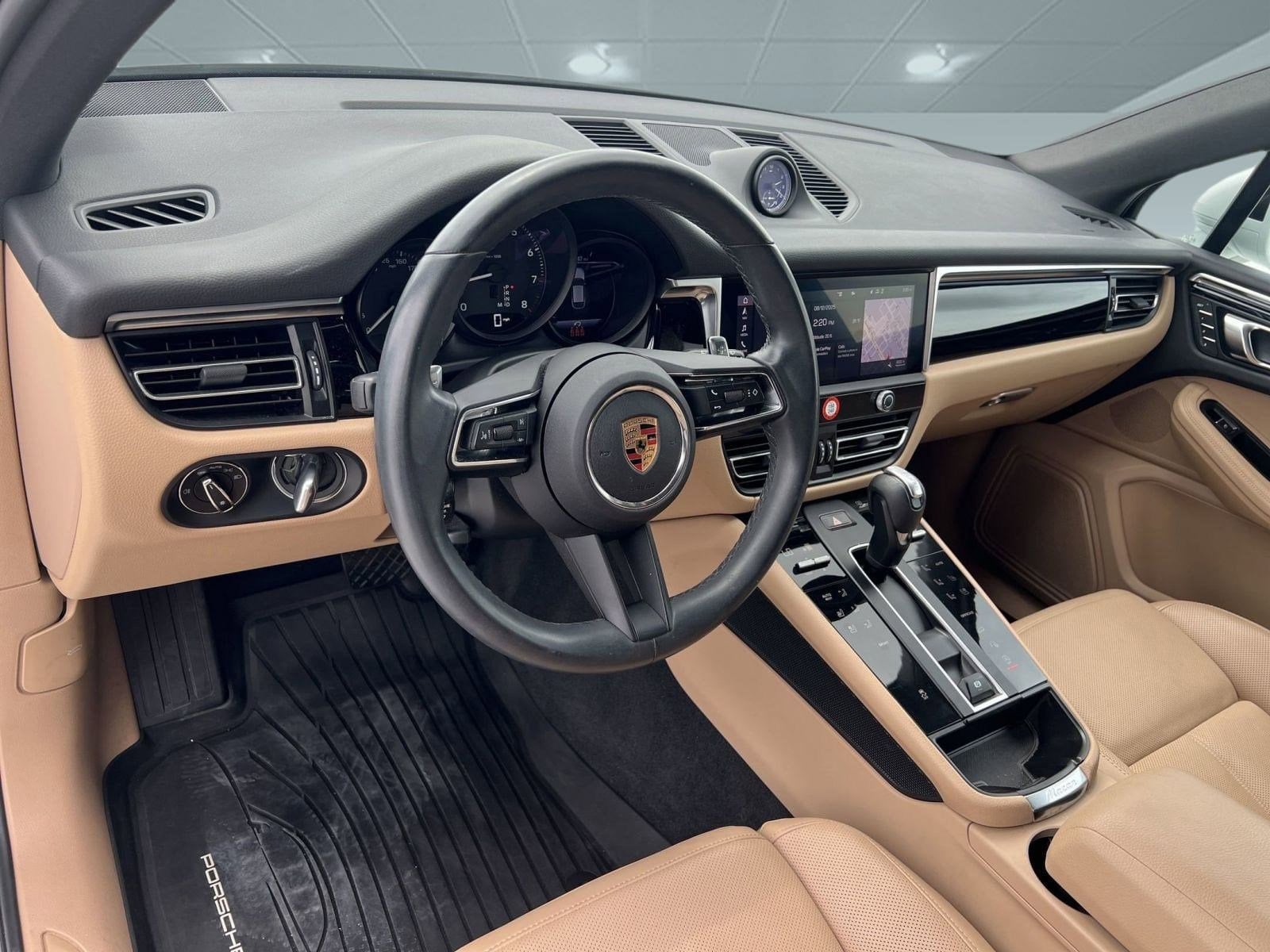 2023 Porsche Macan T photo 4