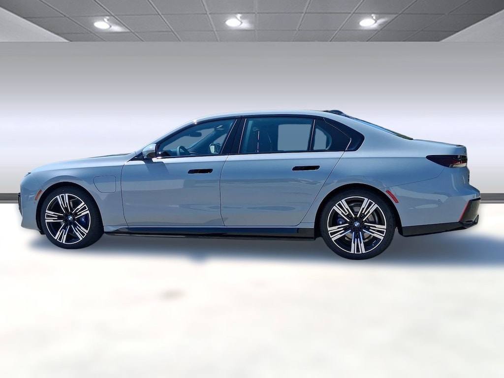 New 2026 BMW 750e xDrive Sedan