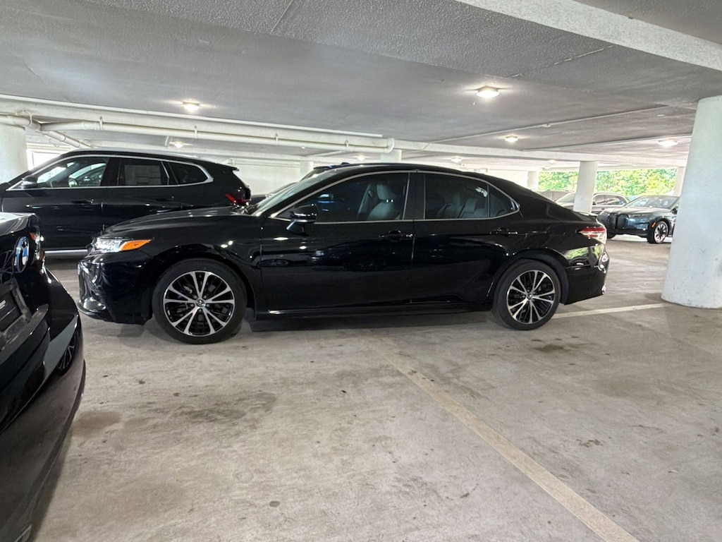 Used 2019 Toyota Camry SE Sedan
