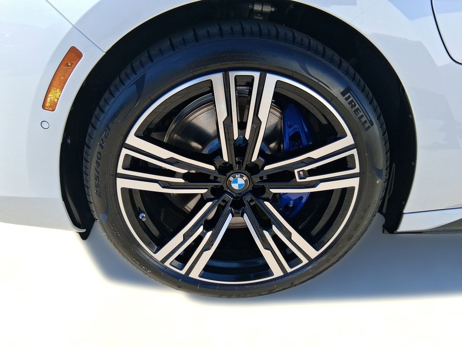 2026 BMW 7 Series 750e - Photo 10