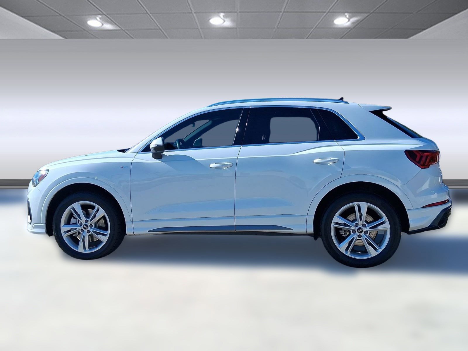 2022 Audi Q3 S line Premium Plus 45 TFSI photo 2