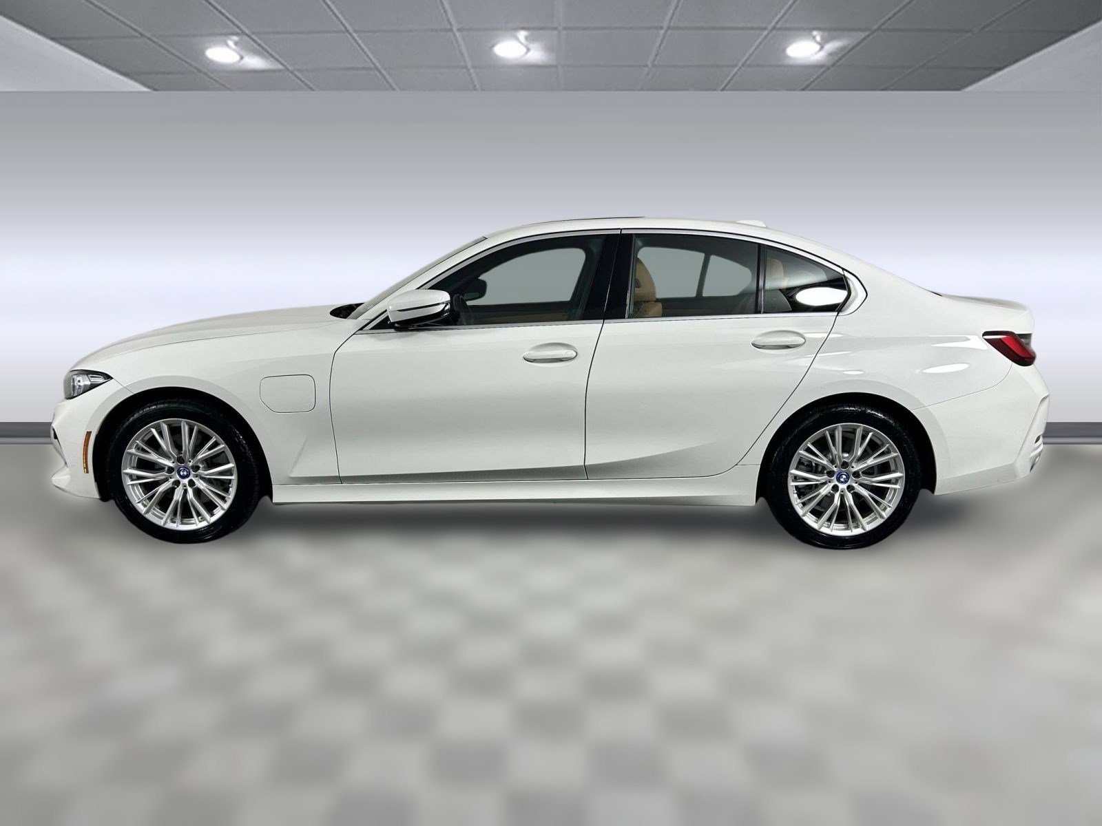 2024 Bmw 330e photo 2