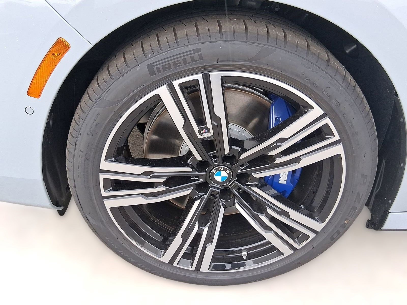 2026 BMW 7 Series 750e - Photo 11