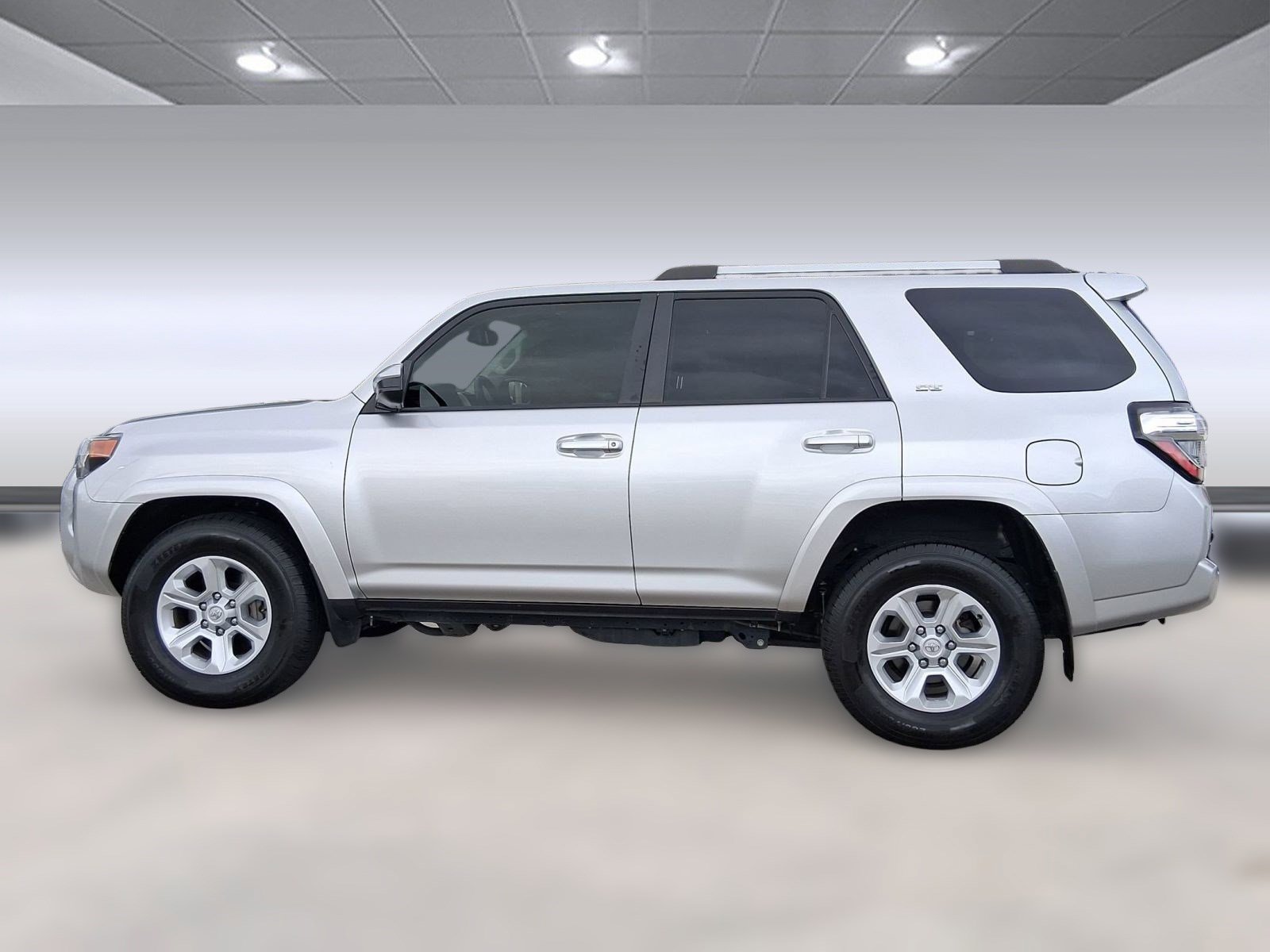 2023 Toyota 4Runner 2WD SR5 photo 2