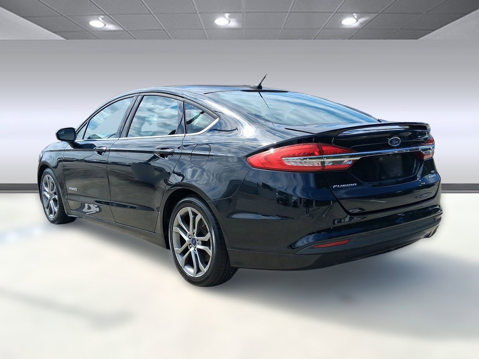 2017 Ford Fusion Hybrid SE photo 2