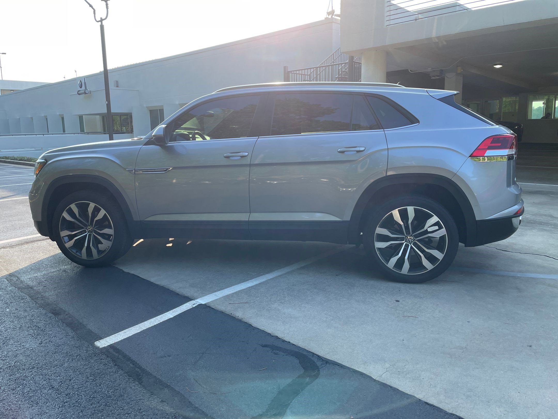 2021 Volkswagen Atlas Cross Sport photo 2