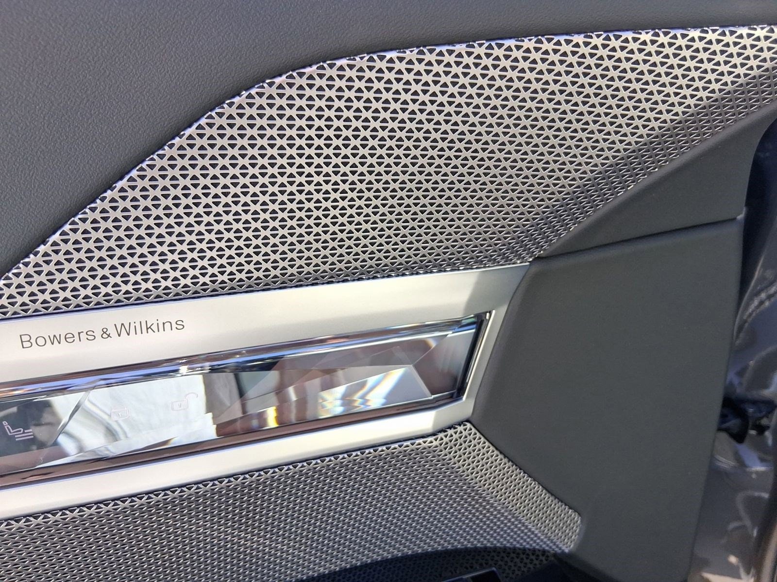 2026 BMW 7 Series 750e - Photo 18