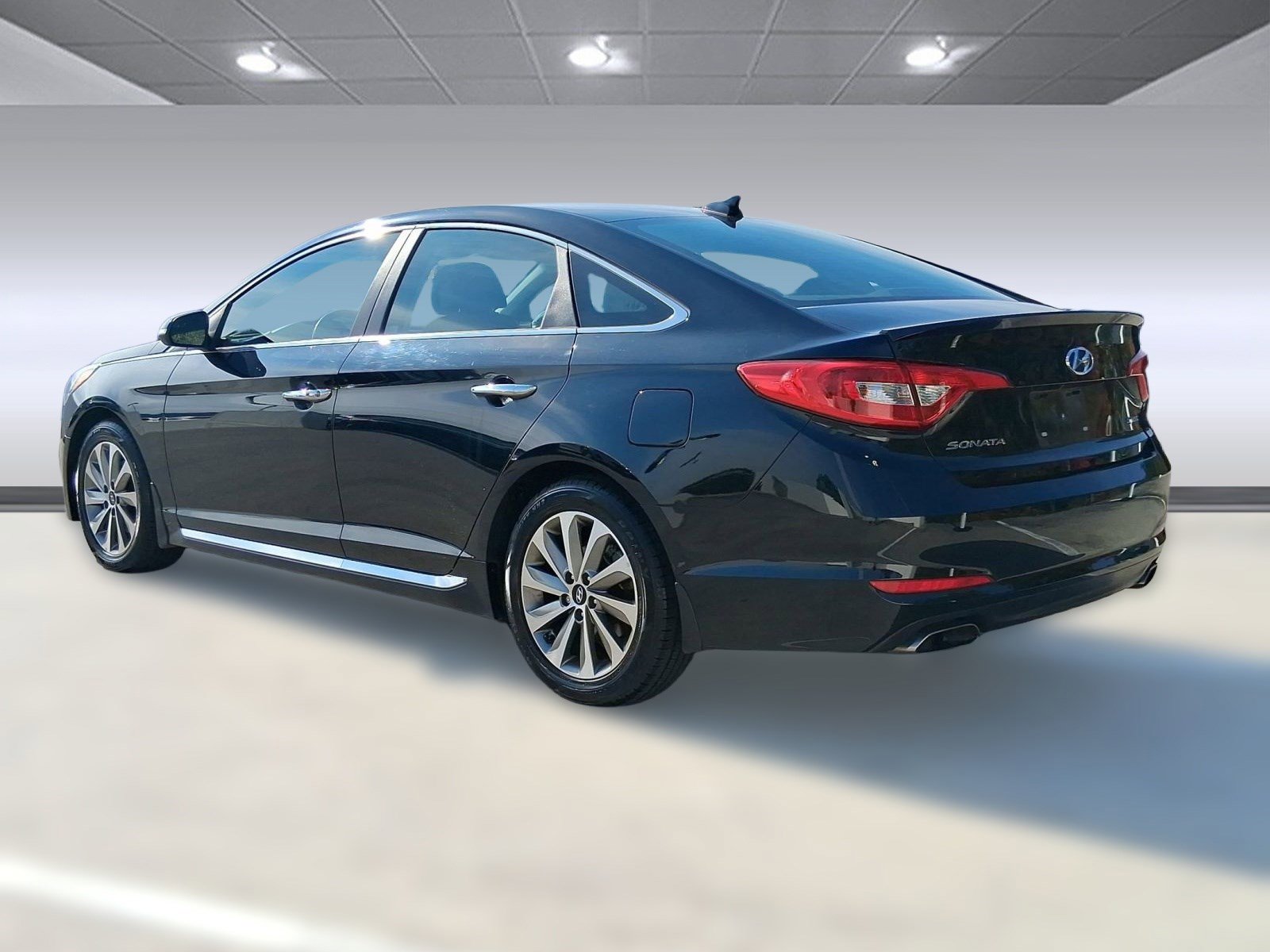 2017 Hyundai Sonata Sport photo 2